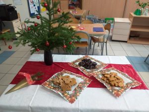 pierniczki na srebrnych tacach