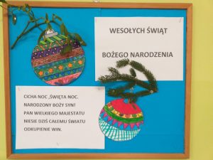 tablica z wydrukowanymi życzeniami