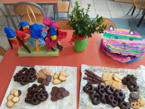 stół z nagrodami w konkursie - słodkości
